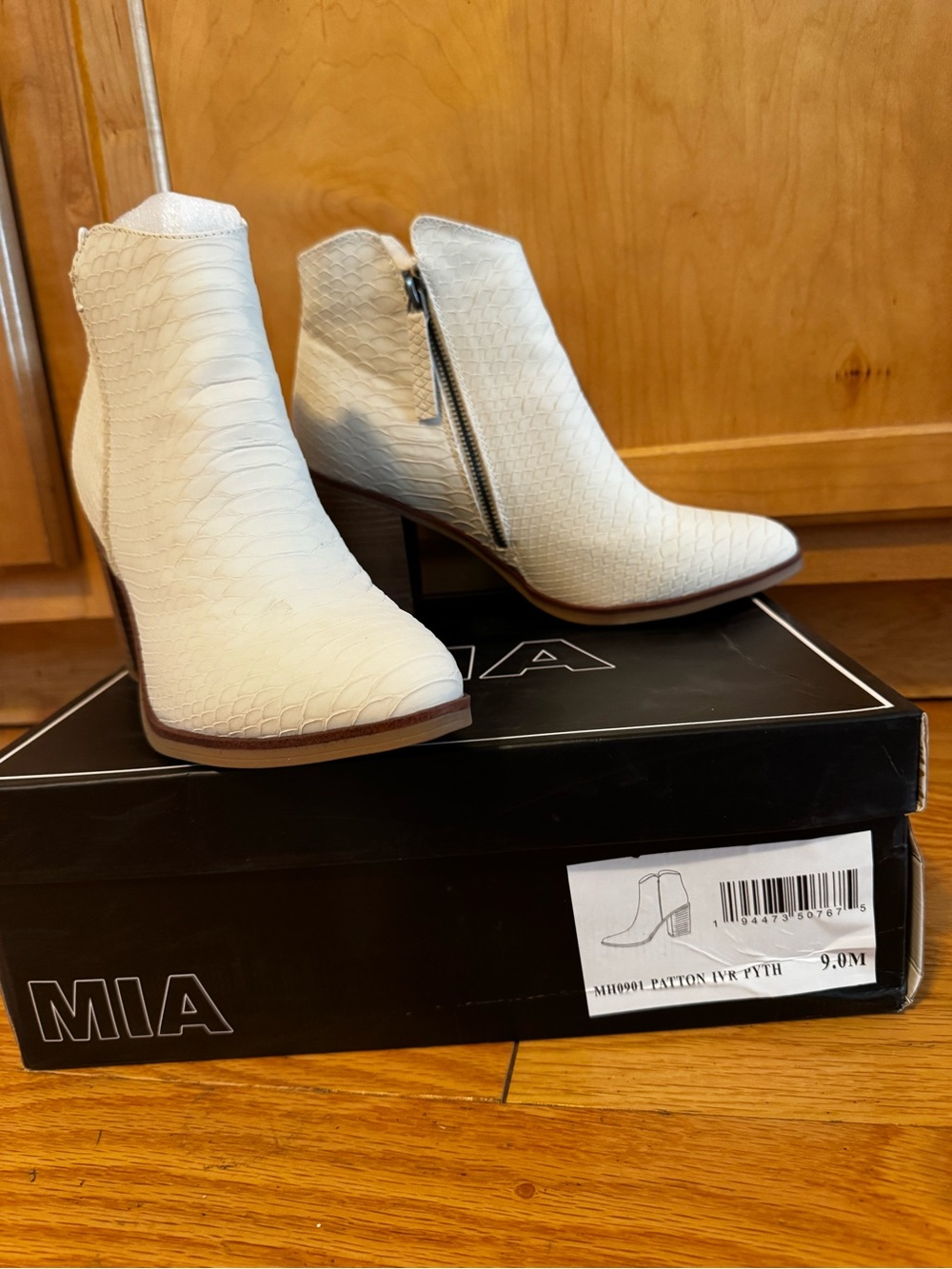 MIA Python Ankle Boots, Women's Size 9  Ivory Cowboy Boots Bootie NEW